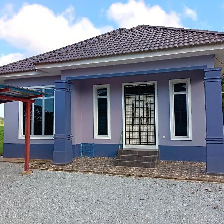 Ummi'S Homestay Kuala Besut Kampong Baru Екстериор снимка
