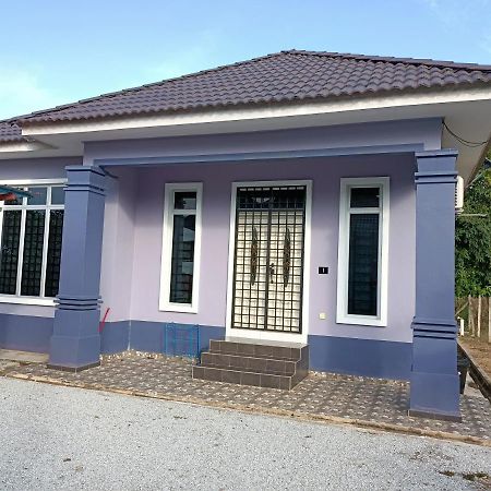 Ummi'S Homestay Kuala Besut Kampong Baru Екстериор снимка