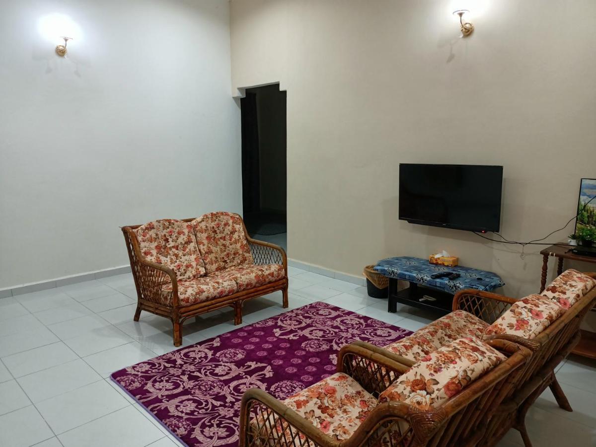 Ummi'S Homestay Kuala Besut Kampong Baru Екстериор снимка