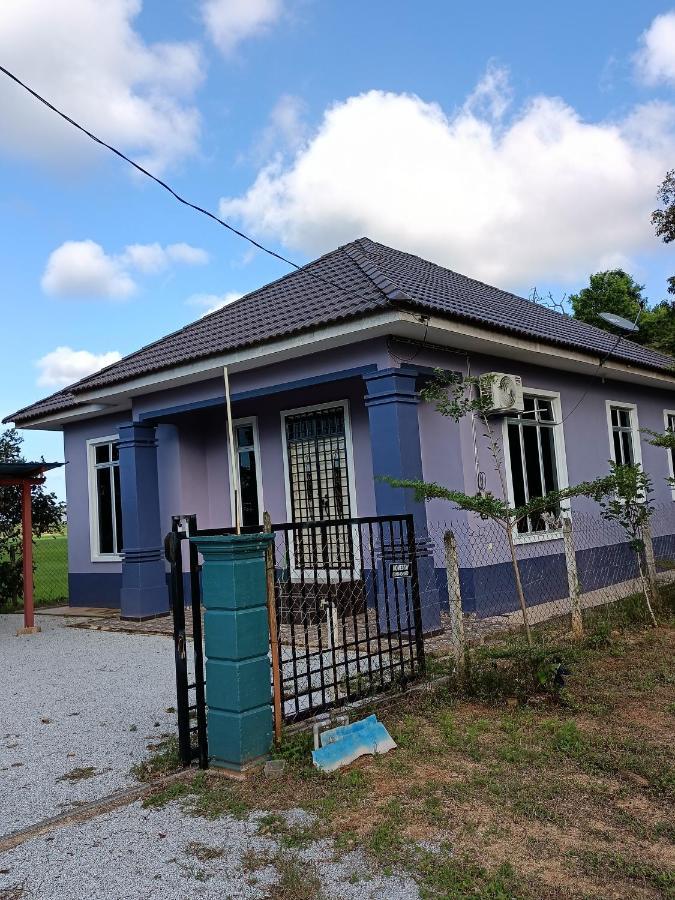 Ummi'S Homestay Kuala Besut Kampong Baru Екстериор снимка