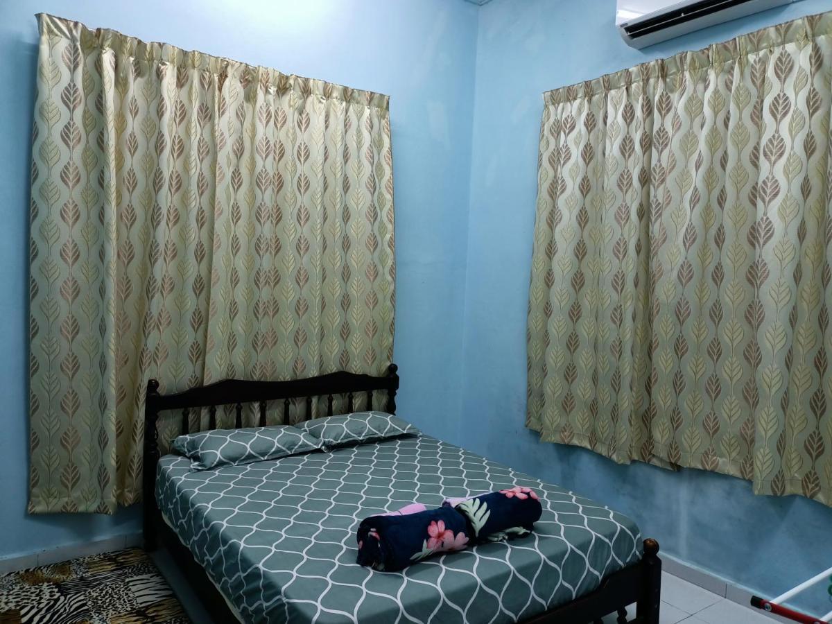 Ummi'S Homestay Kuala Besut Kampong Baru Екстериор снимка