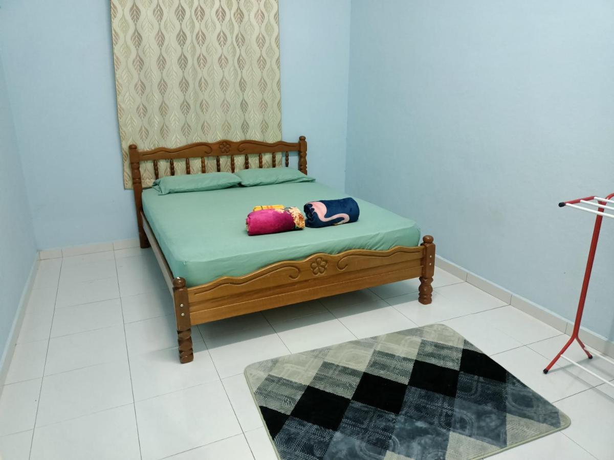 Ummi'S Homestay Kuala Besut Kampong Baru Екстериор снимка