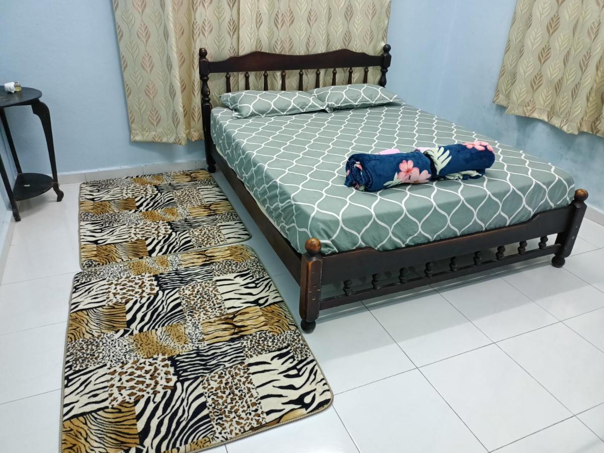 Ummi'S Homestay Kuala Besut Kampong Baru Екстериор снимка