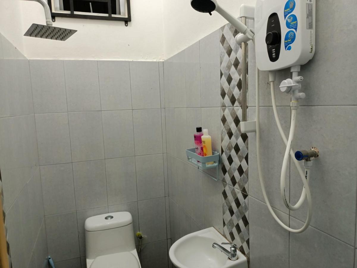 Ummi'S Homestay Kuala Besut Kampong Baru Екстериор снимка