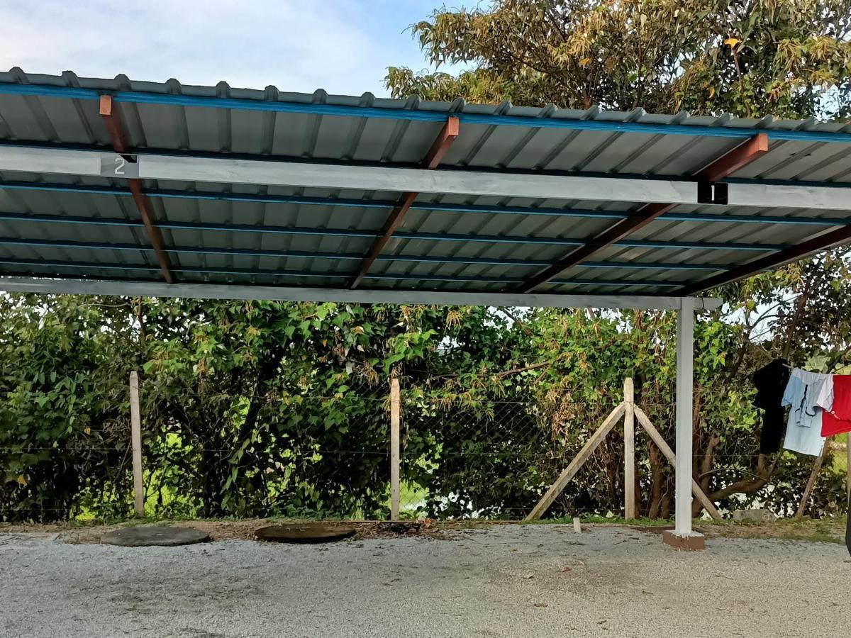 Ummi'S Homestay Kuala Besut Kampong Baru Екстериор снимка